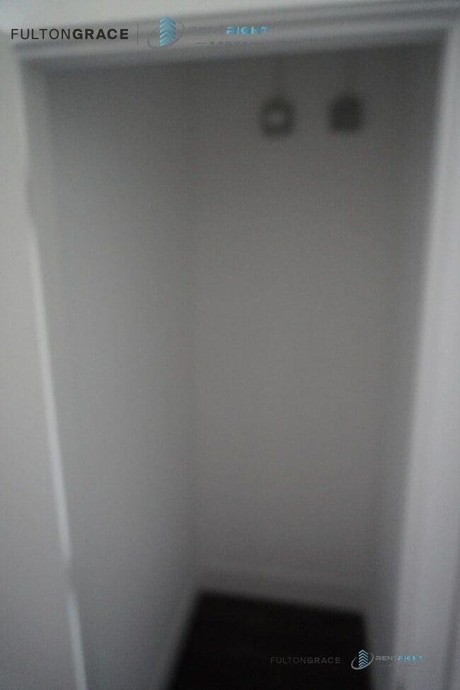 Building Photo - 0 bedroom in Chicago IL 60660