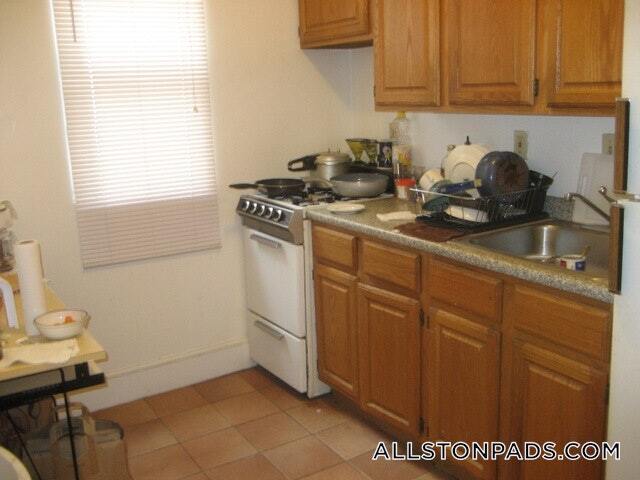 Building Photo - 15 Scottfield Rd