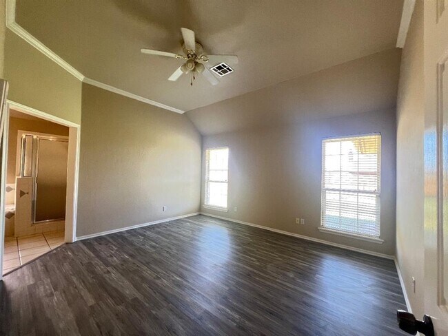 Building Photo - 624 Vickery Ave