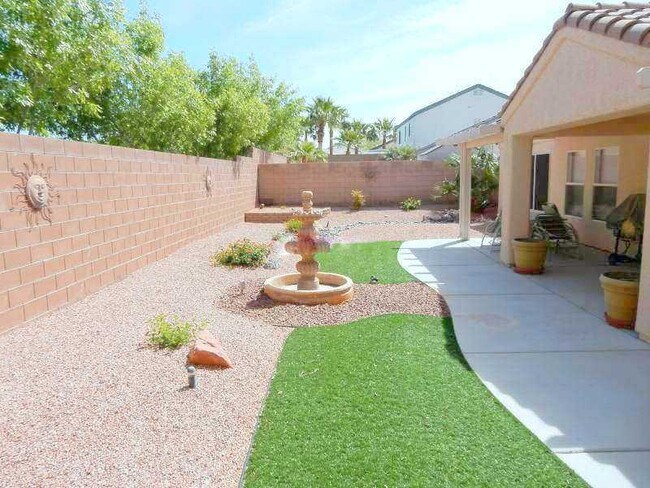 Building Photo - Spacious Single Story in Henderson