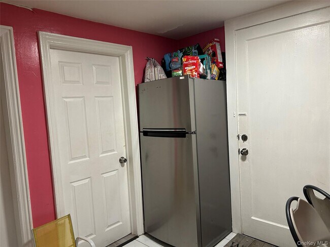 Building Photo - 11 Sherman St