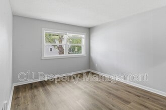 Building Photo - 1605 N Willow Rd