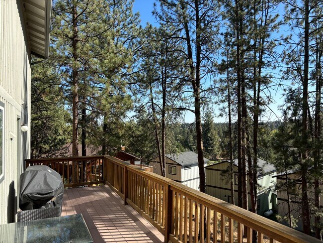 Building Photo - 4 Bed Home 20 Minutes From Mt. Bachelor