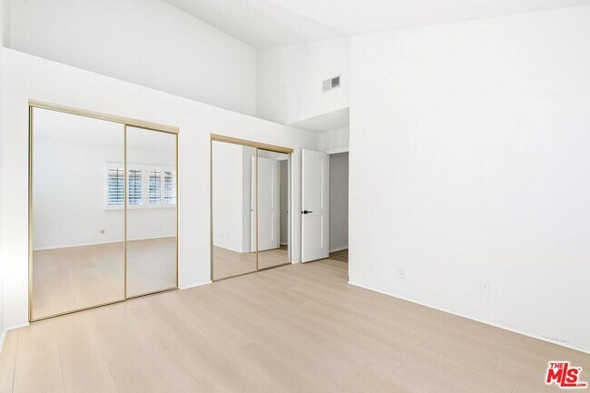 Building Photo - 4345 Canoga Ave