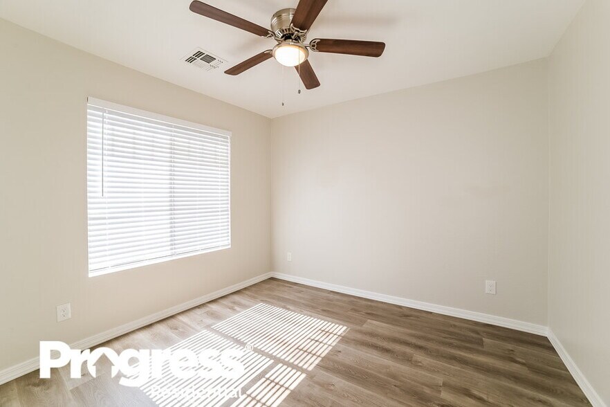 Building Photo - 6815 N 129th Dr