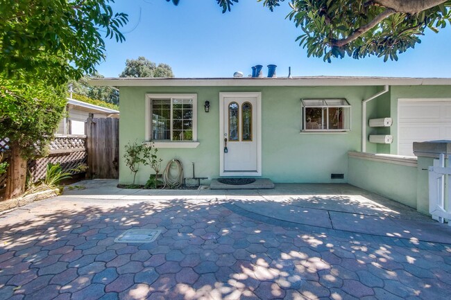 Building Photo - Duplex in Mountain View -  hardwood floors...