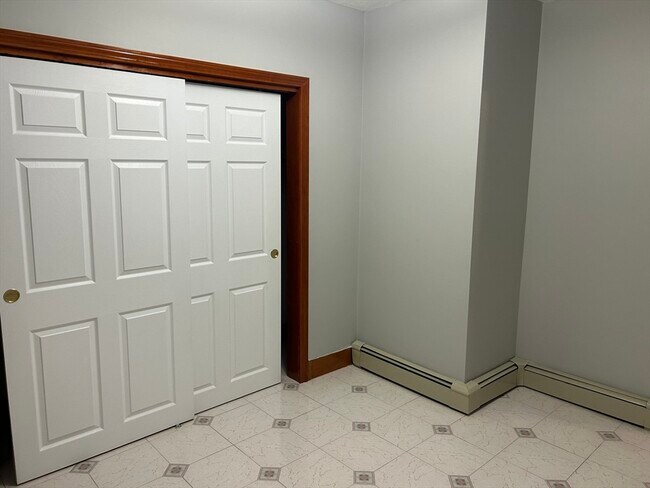 Building Photo - 58 Maple St