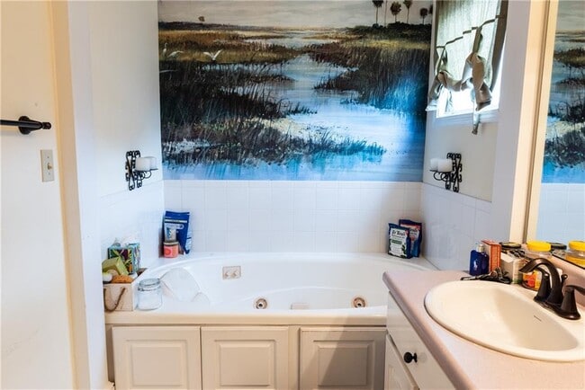 Building Photo - 5013 Riverside Dr