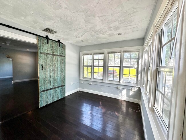 Building Photo - 101 C St