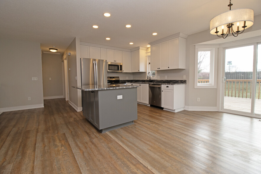 Building Photo - 6082 Kalland Cir NE