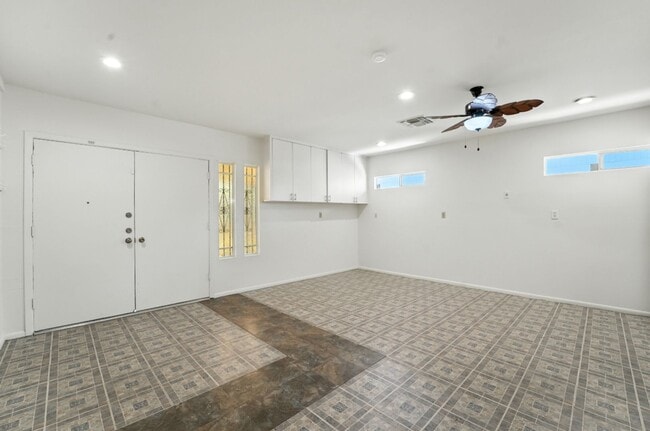 Building Photo - Inviting 3-bedroom, 2-bathroom home in the...