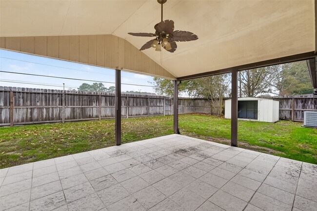 Building Photo - 21623 Crescent Heights St