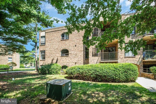 Building Photo - 15 Silverwood Cir