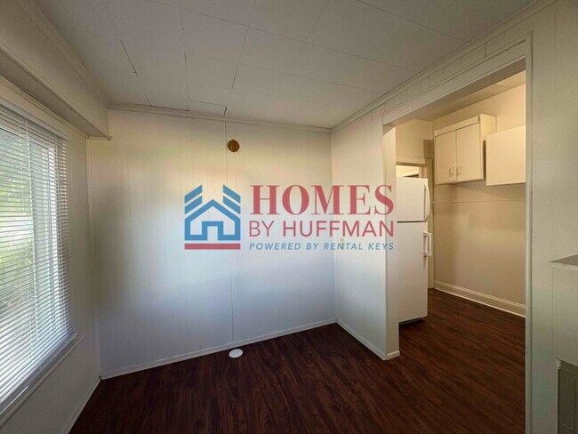 Building Photo - Nice Size Studio Apartment for Rent | All ...
