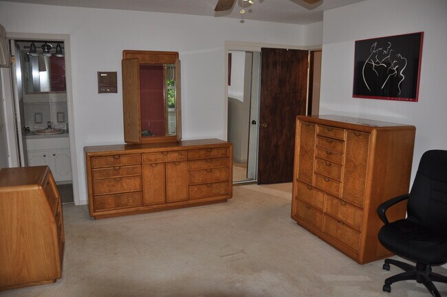 Building Photo - 836 S 131st St