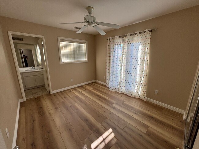 Building Photo - 3-Bedroom Townhome with Community Pool & S...