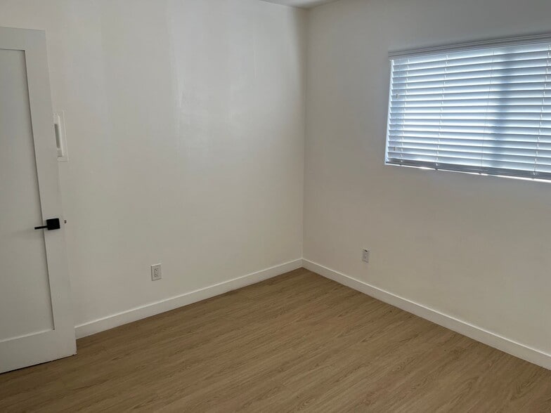 Building Photo - 255 S Ave 55