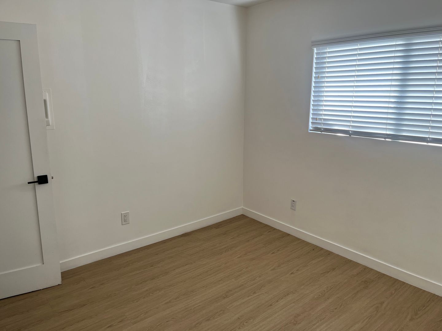 Building Photo - 255 S Ave 55