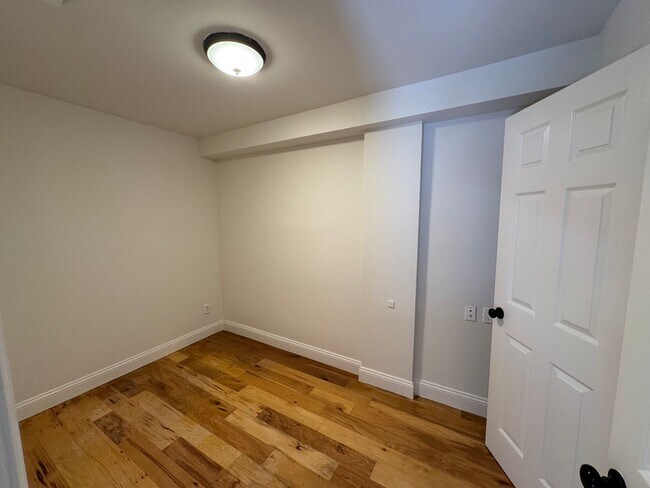 Building Photo - 2713 Sutter St