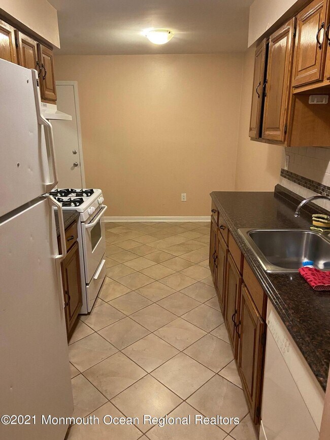 Building Photo - 438 Oak Knoll Dr