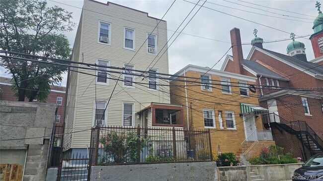 Building Photo - 52 Chestnut St
