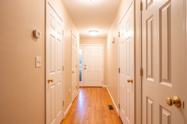 Building Photo - Modern 2 Bedroom Condo with Ensuite Baths ...