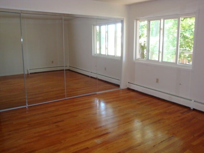 Building Photo - 3 Camelot Dr