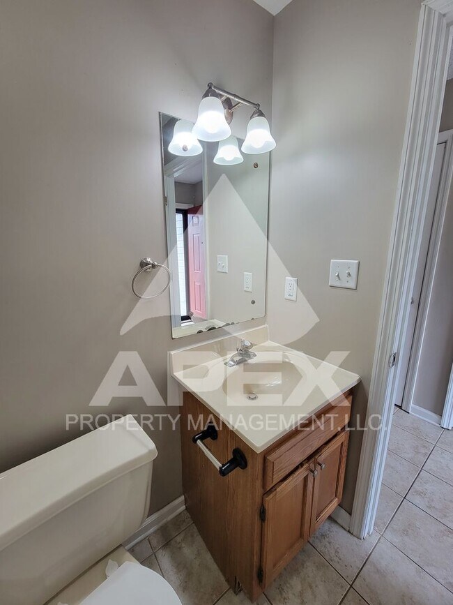 Building Photo - Spacious 2 Bd - 2 Ba Single Family Home in West Knoxville!