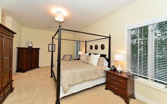 Building Photo - 1080 Seagrove Ln