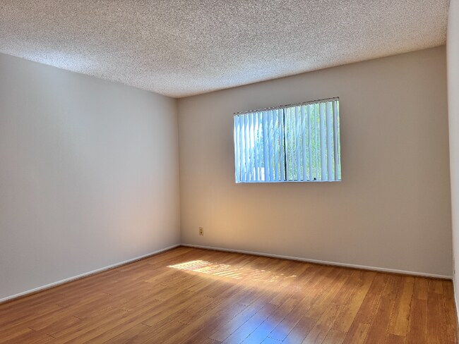 Building Photo - 430 E San Jose Ave