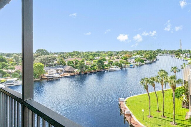 Building Photo - 15 Royal Palm Way