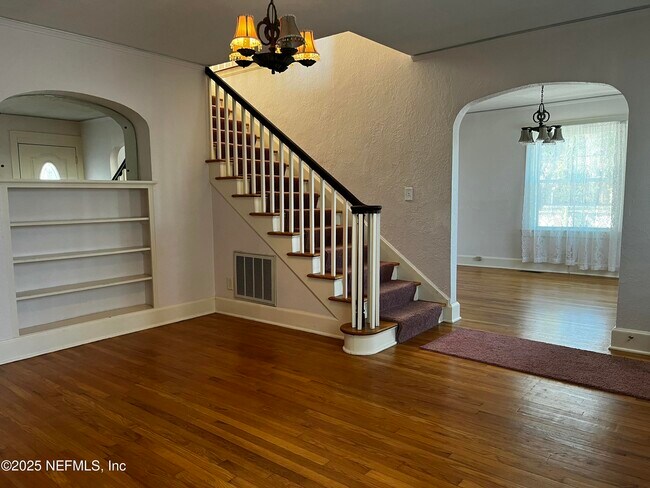 Building Photo - 1924 Arcadia Pl