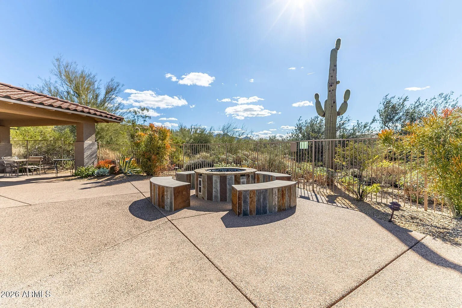 Building Photo - 8880 E Paraiso Dr