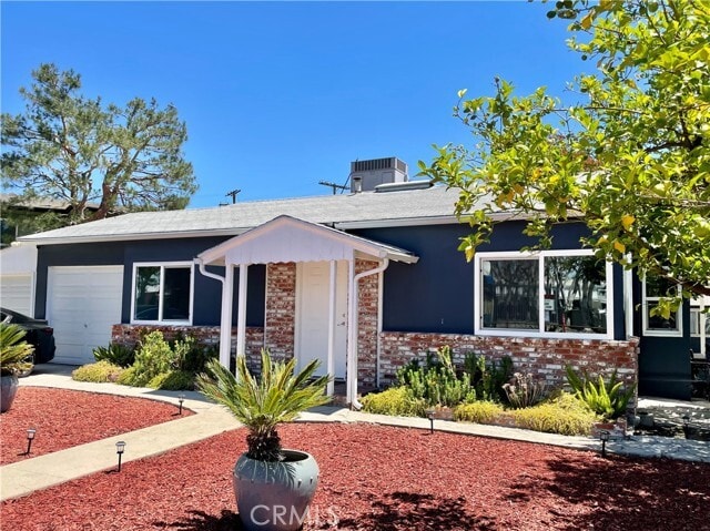 Primary Photo - 5550 Riverton Ave