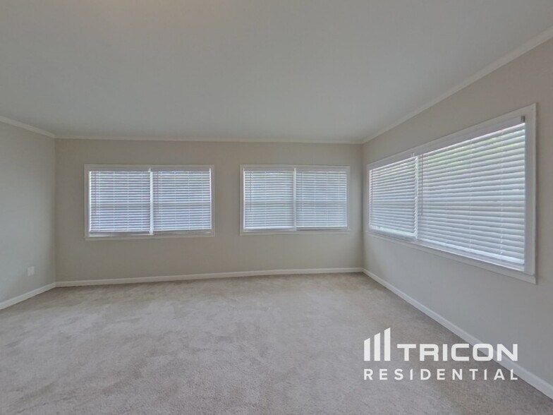 Building Photo - 340 Lynhurst Dr SW