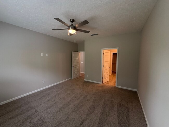 Building Photo - Brand New 4 Bed 3 Bath Townhome In Shelbyville