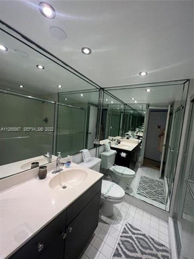 Building Photo - 5161 Collins Ave