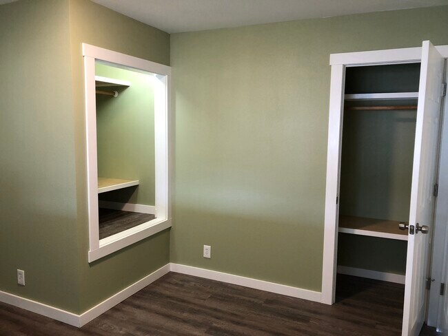 Building Photo - 1242 Main St