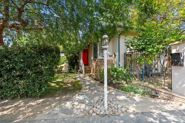 Building Photo - 467 Irving Dr