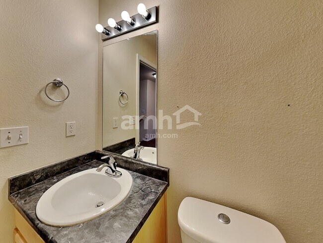 Building Photo - 1006 W 180 S