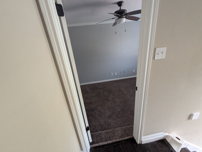 Building Photo - 10067 Lazy Meadows Dr