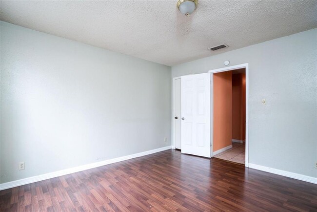 Building Photo - 4700 Franklin Park Dr