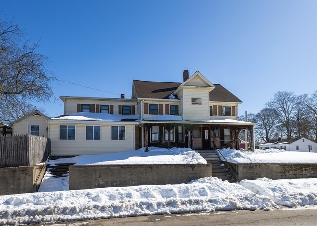 Building Photo - 119 Bank St