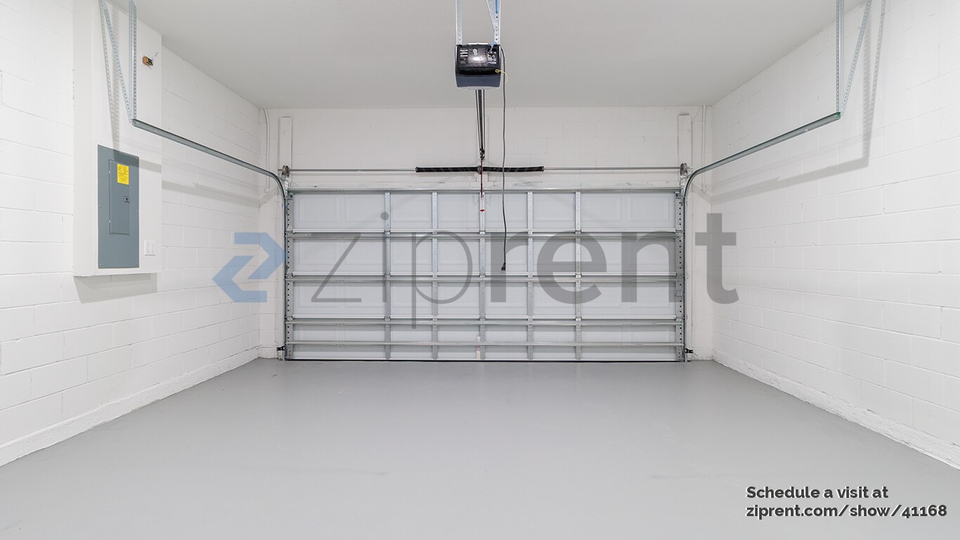 Building Photo - 8202 N Triana Dr