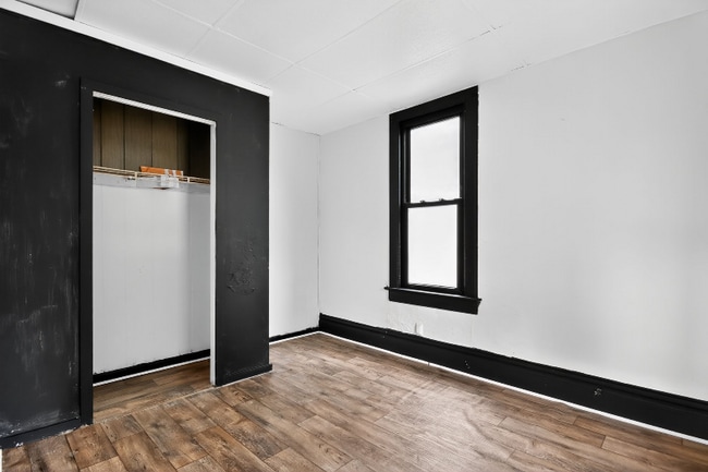 Building Photo - 2210 W Wiswall St