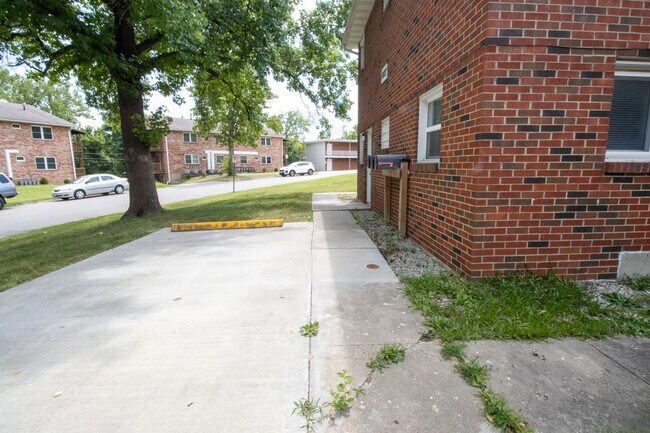 Building Photo - 1027 Southpark Dr