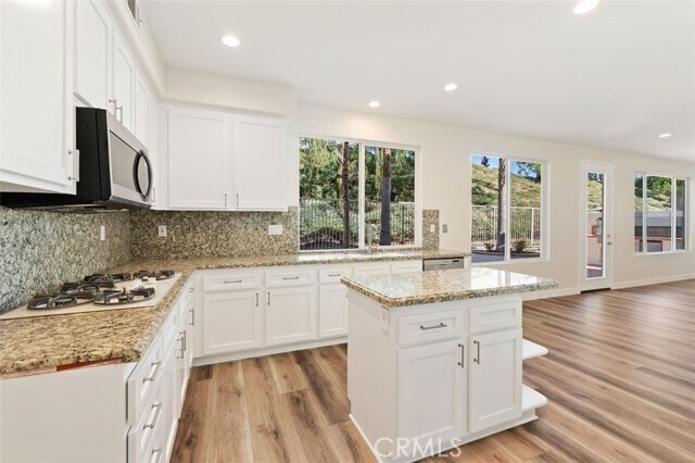 Building Photo - 10 Lyon Ridge