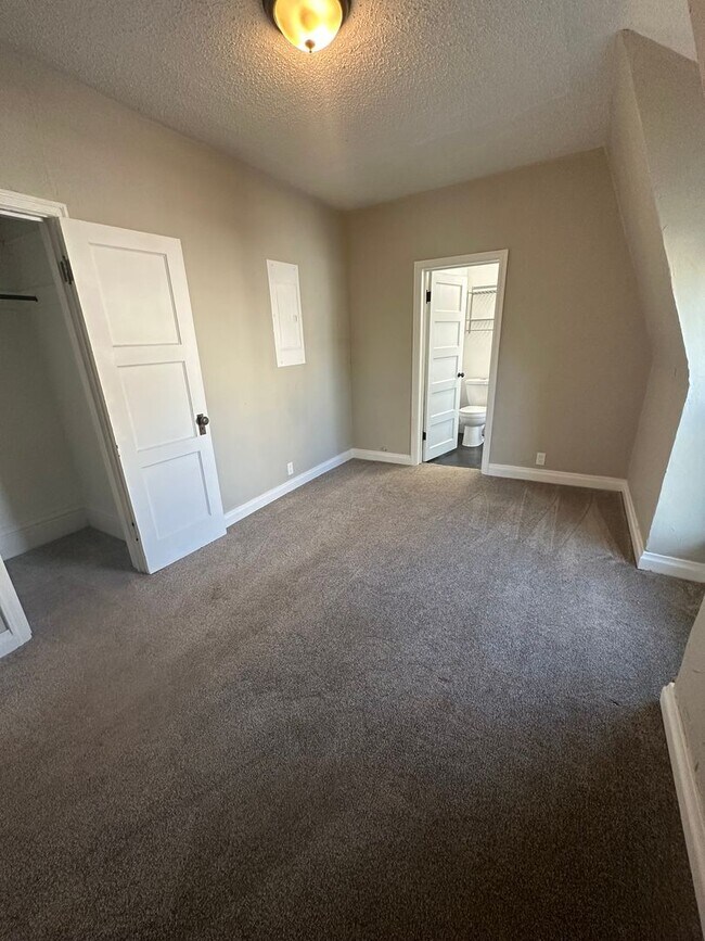 Building Photo - 113 N 6th St