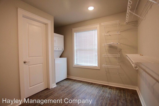 Building Photo - 1 br, 1 bath Apartment - 835 N Gay Street