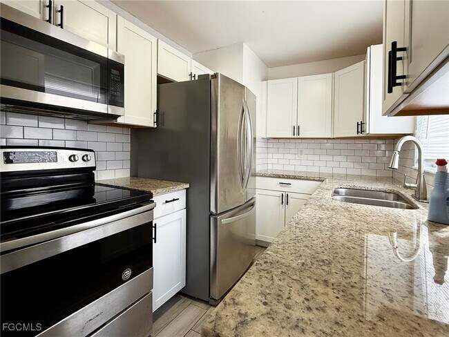 Building Photo - 2996 Lafayette St